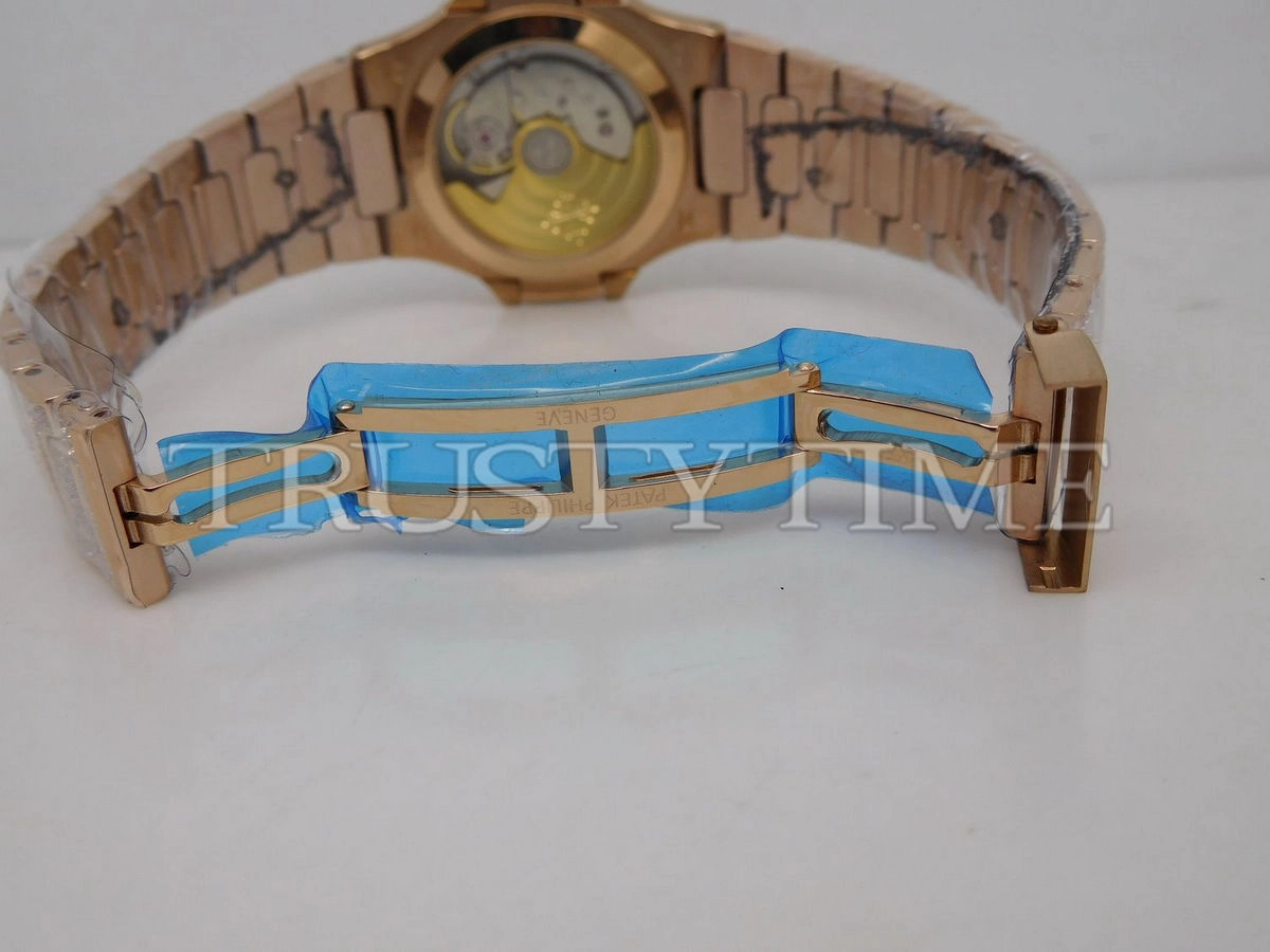 Копия часов Patek Philippe Nautilus Ladies 34mm 7021/1R-001