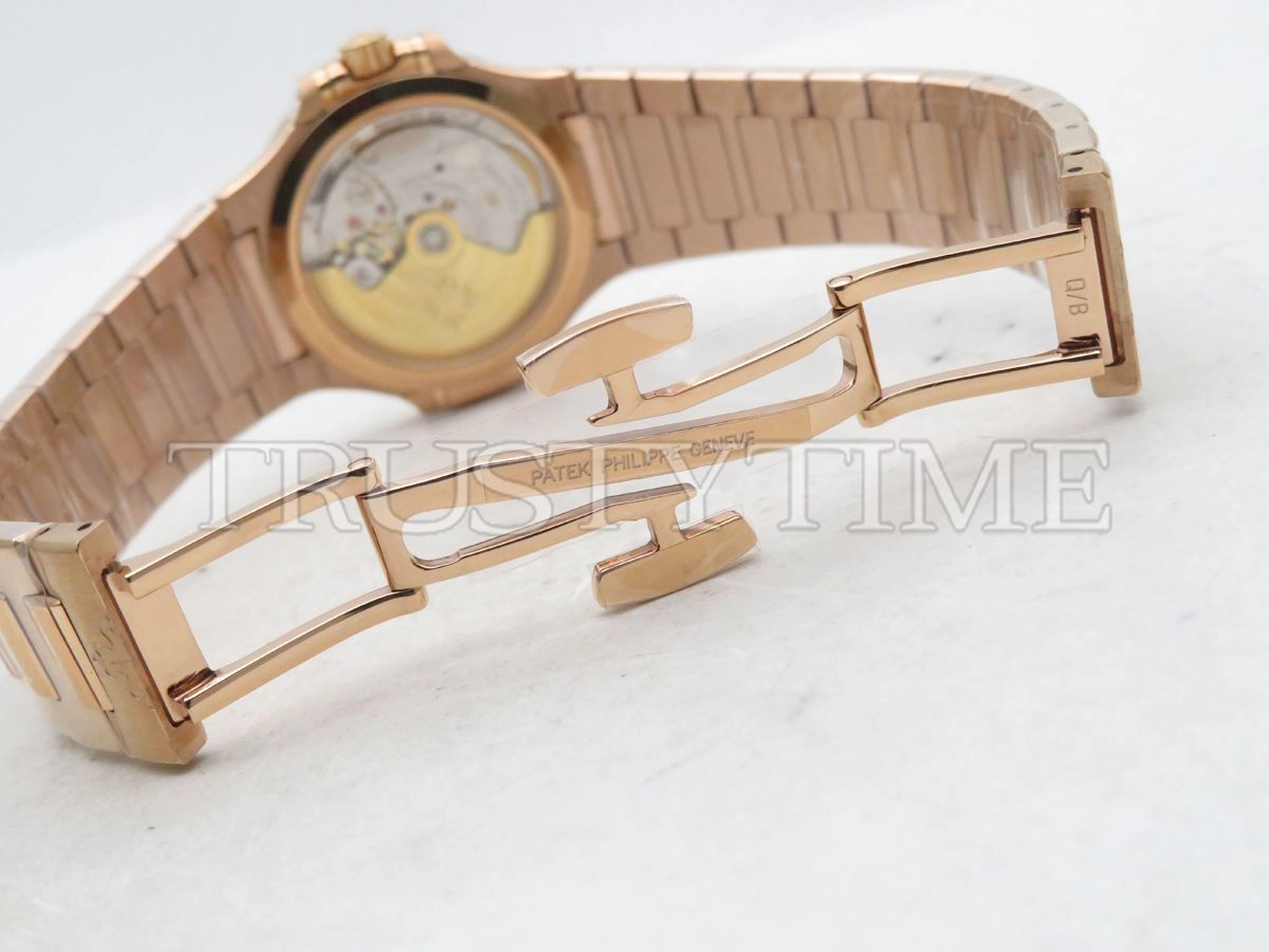 Копия часов Patek Philippe Nautilus Ladies 35mm 7118/1200R-010