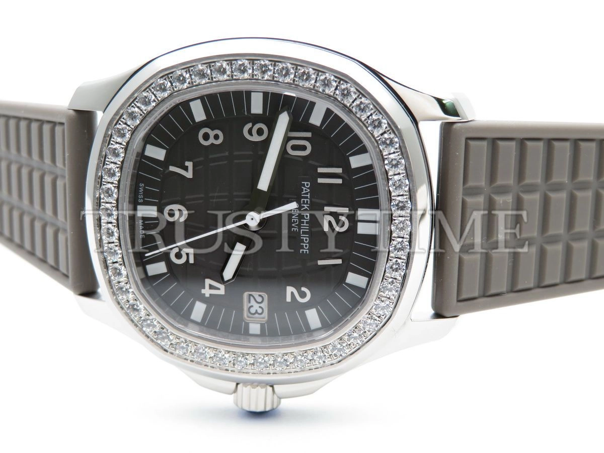 Копия часов Patek Philippe Aquanaut Quartz Ladies 35mm 5067A-018