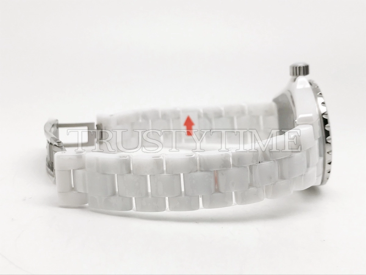Копия часов Chanel J-12 Mother-Of-Pearl And Diamond Dial 33 H2422