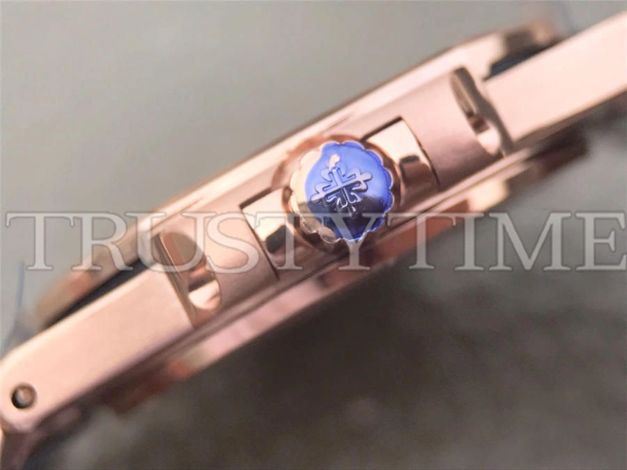 Копия часов Patek Philippe Nautilus Ladies 32mm 7010/1R-010