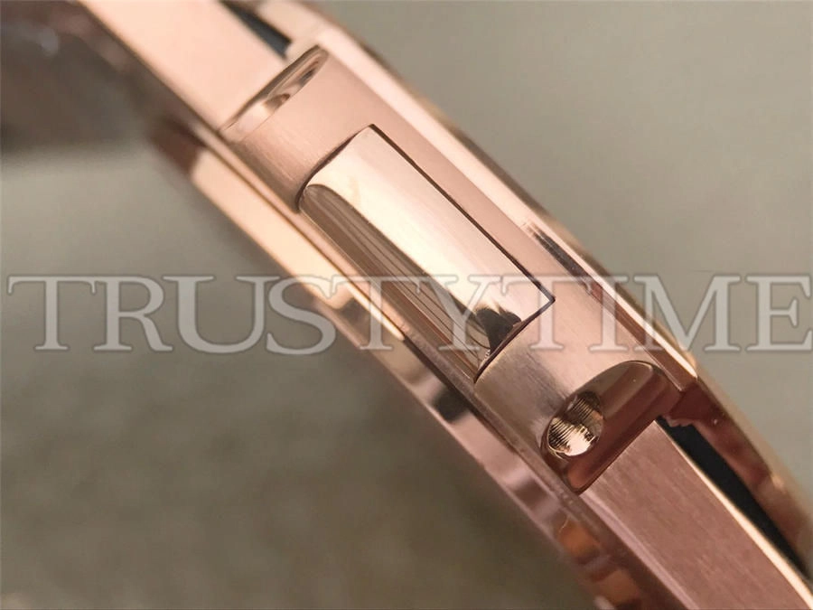 Копия часов Patek Philippe Nautilus Ladies 32mm 7010/1R-010