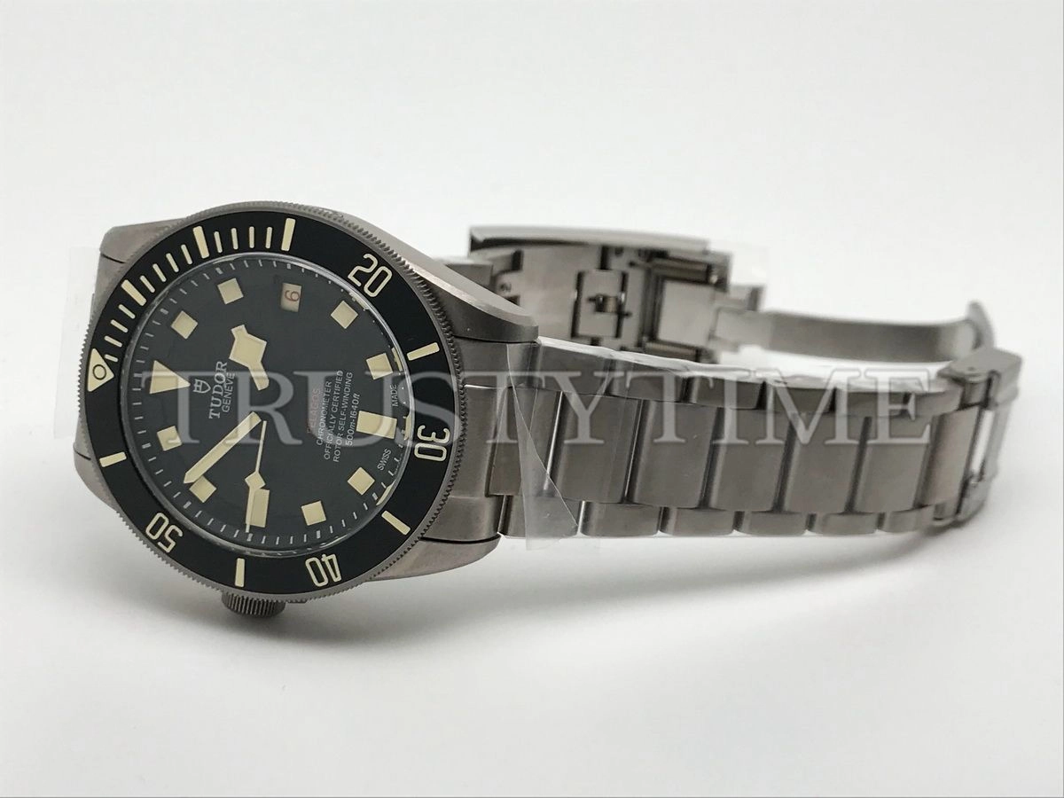 Копия часов Tudor Pelagos Titanium 42mm M25610TNL-0001