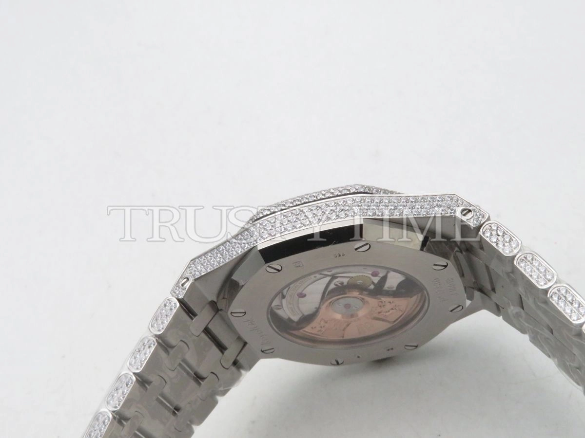 Копия часов Audemars Piguet Royal Oak 15400 Full Diamond