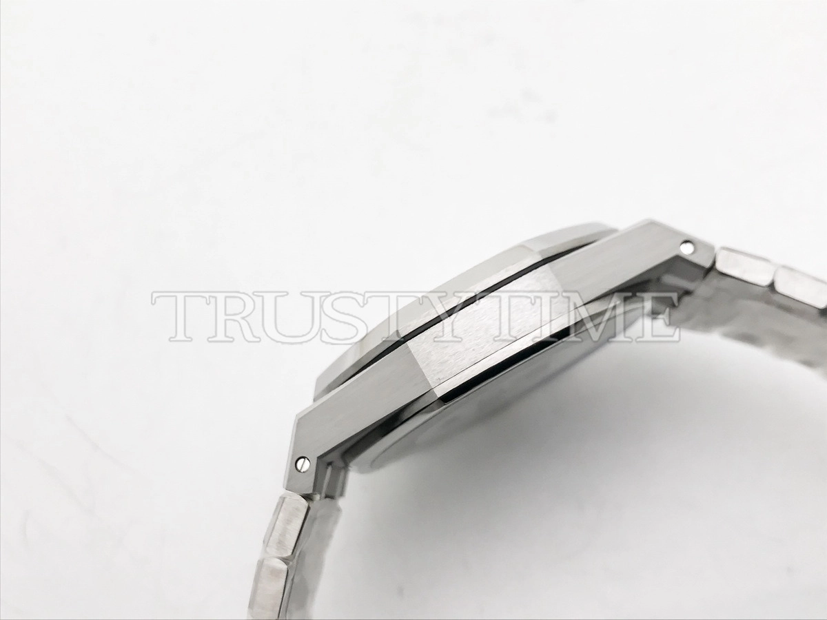 Копия часов Audemars Piguet Royal Oak Frosted Gold Selfwinding Chronograph 26331BC.GG.1224BC.01