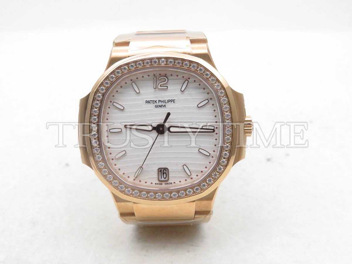 Копия часов Patek Philippe Nautilus Ladies 35mm 7118/1200R-001