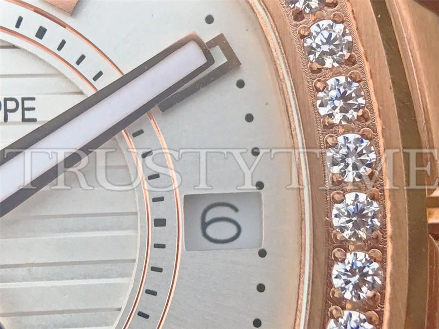 Копия часов Patek Philippe Nautilus Ladies 32mm 7010/1R-001