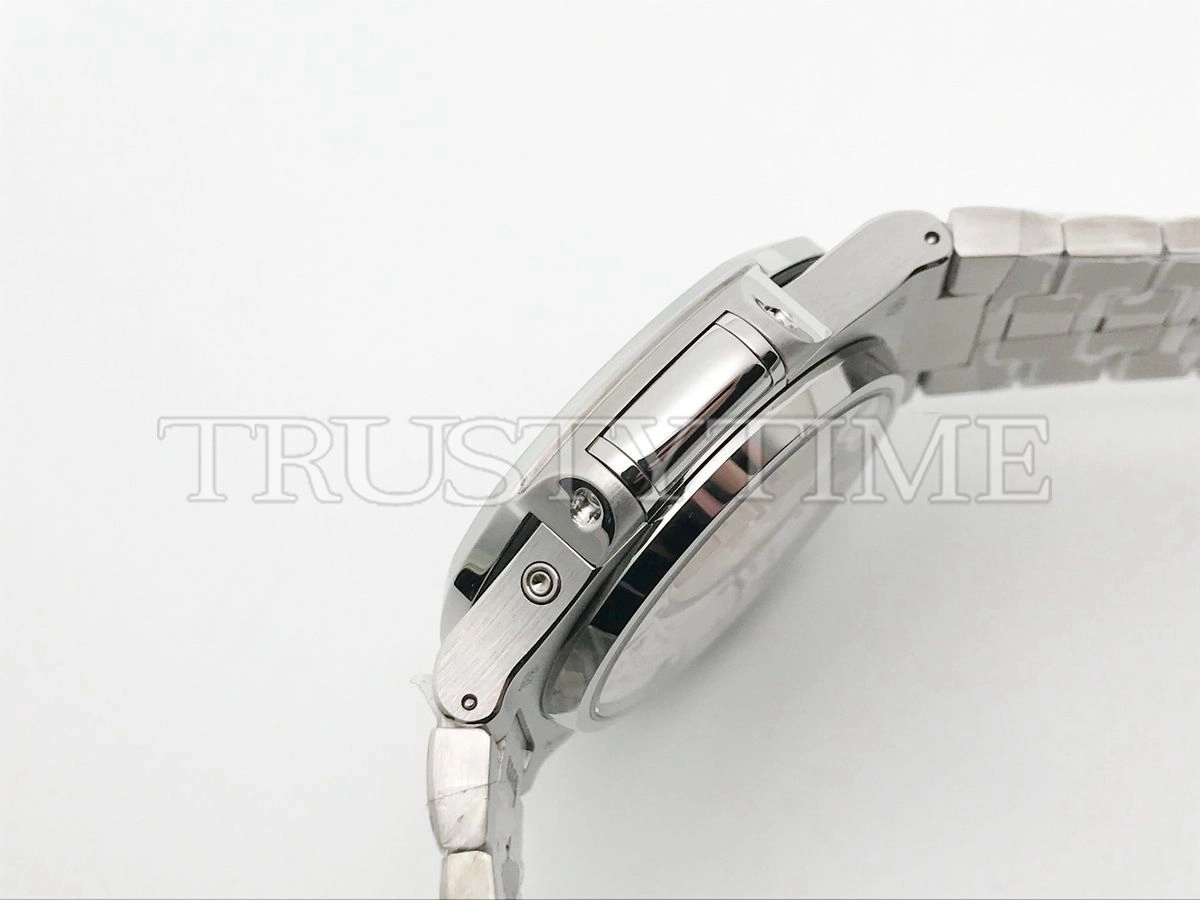 Копия часов Patek Philippe Nautilus Perpetual Calendar 40mm 5740/1G-001