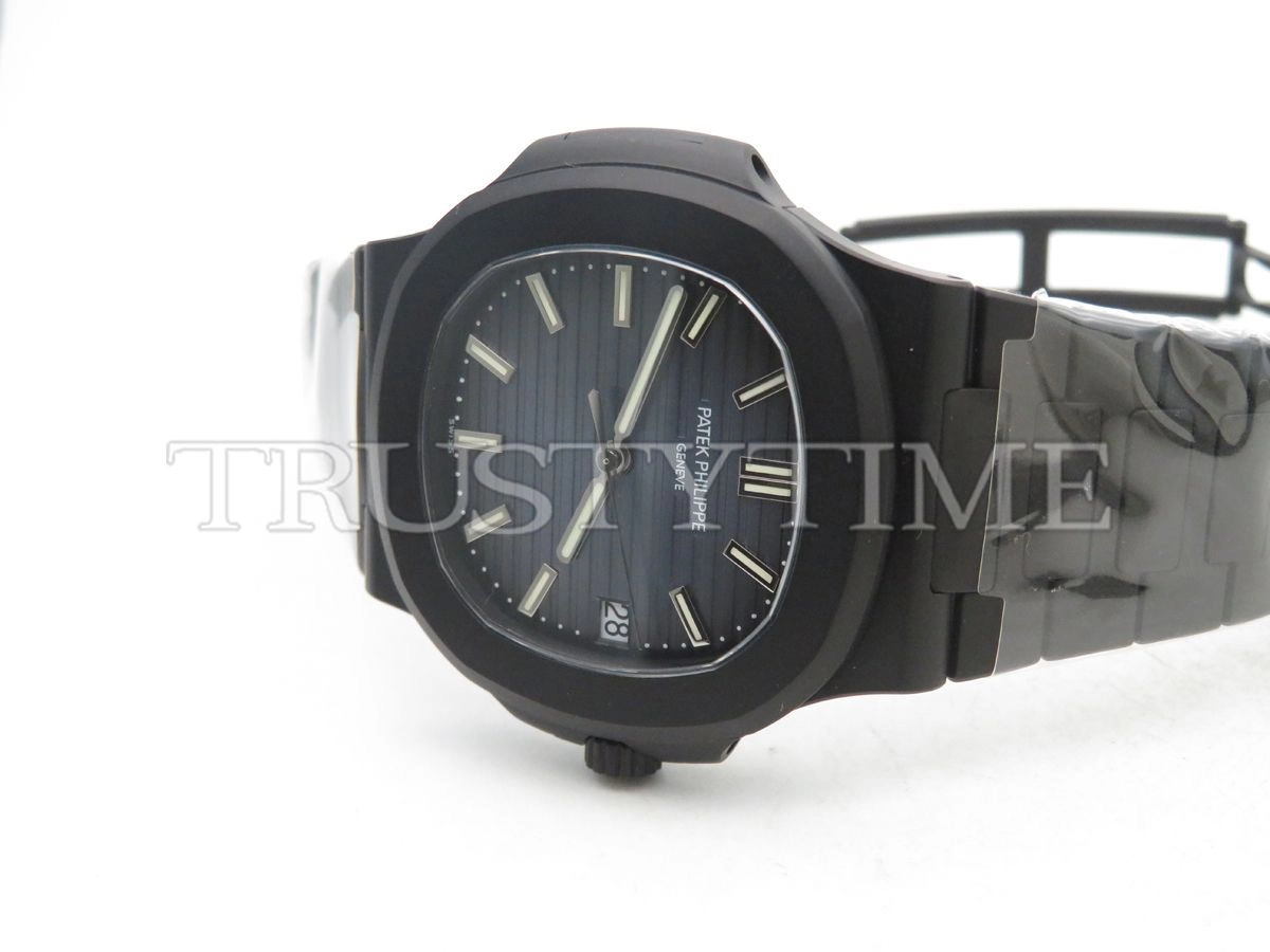 Копия часов Patek Philippe Nautilus MAD Paris Custom 40mm 5711