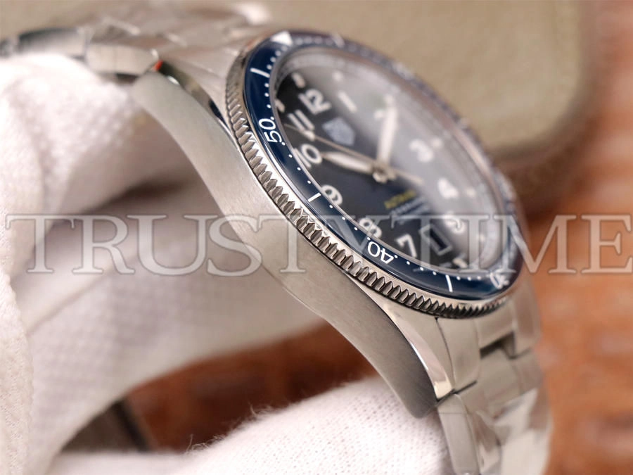 Копия часов Tag Heuer Autavia Isograph Calibre 5 42mm WBE5116.EB0173