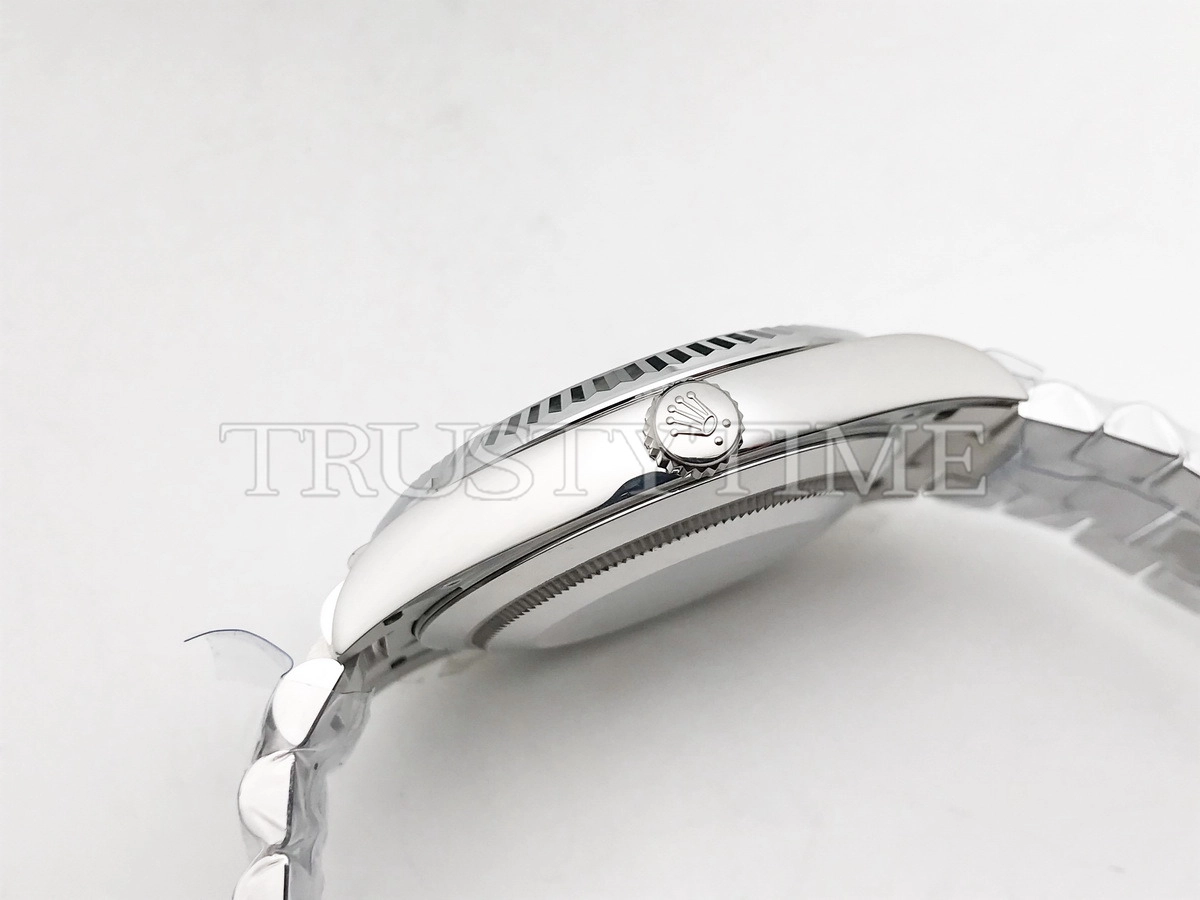 Копия часов Rolex Day-Date 40mm 228239-0076