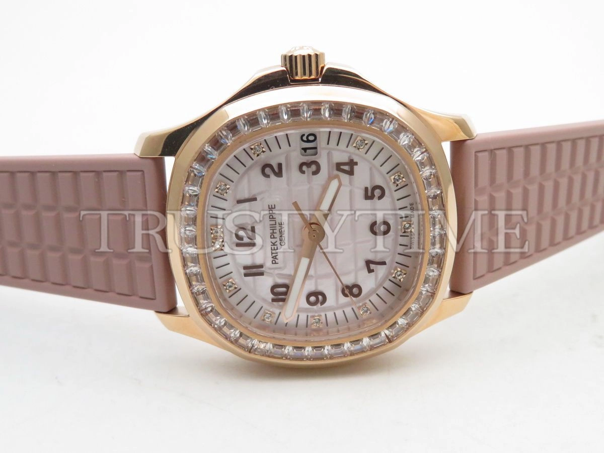Копия часов Patek Philippe Aquanaut Automatic Ladies 35mm 5072R-001