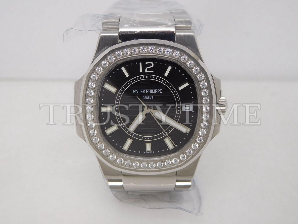 Копия часов Patek Philippe Nautilus Ladies 32mm 7010/1G-010