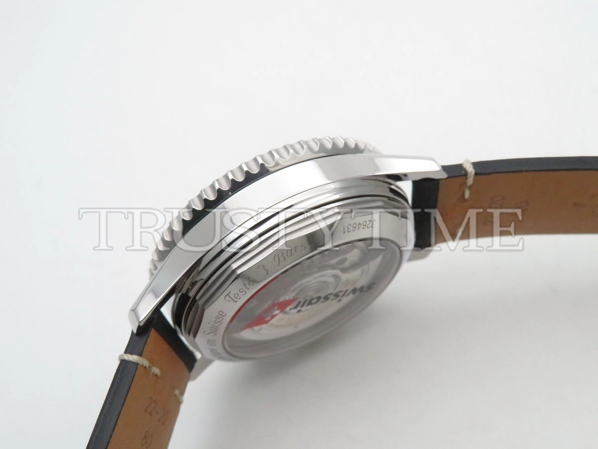 Копия часов Breitling Navitimer B01 Chronograph Swissair 43 AB01211B1B1X1