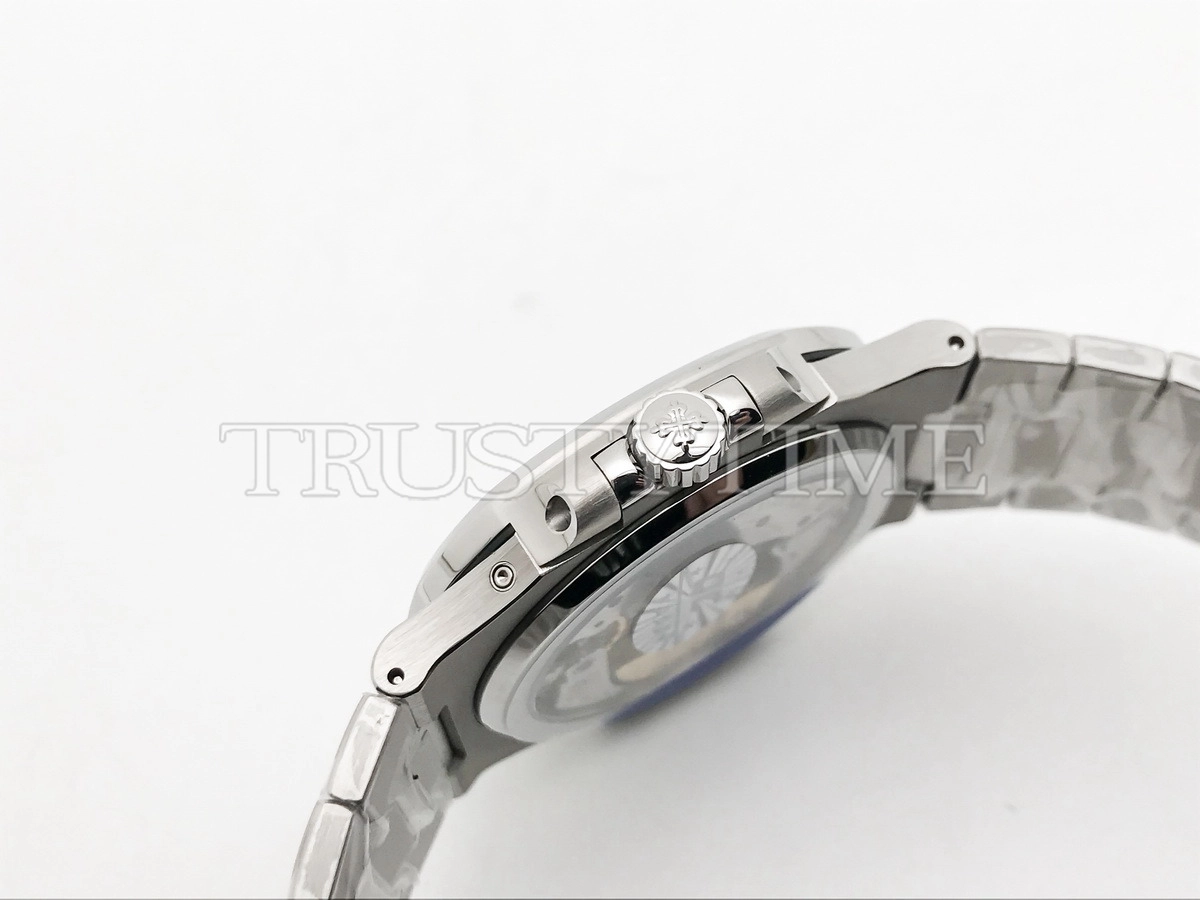 Копия часов Patek Philippe Nautilus Power Reserve Moonphase 40mm 5712/1A-001 Tiffany&Co.