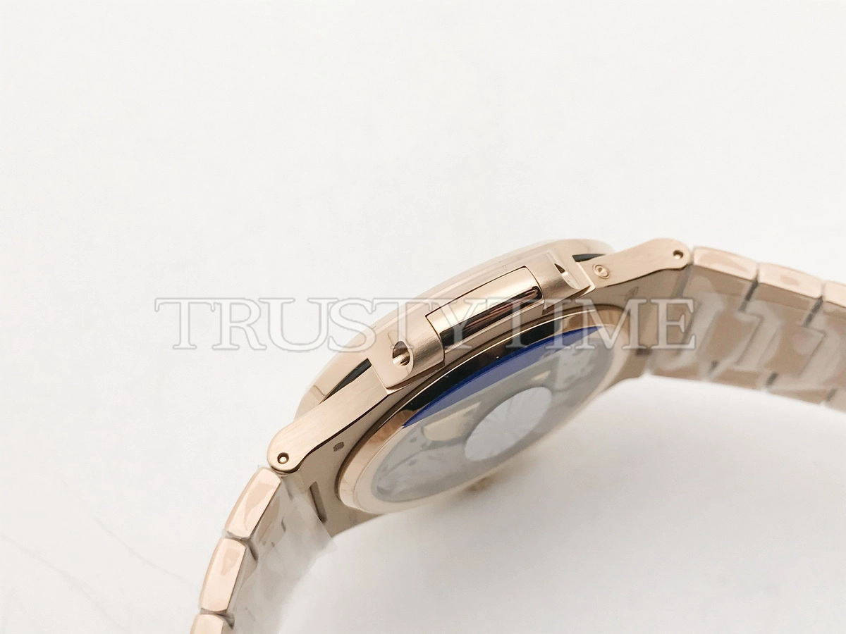 Копия часов Patek Philippe Nautilus Power Reserve Moonphase 40mm 5712/1R-001