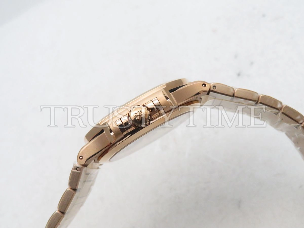Копия часов Patek Philippe Nautilus Ladies 35mm 7118/1200R-001