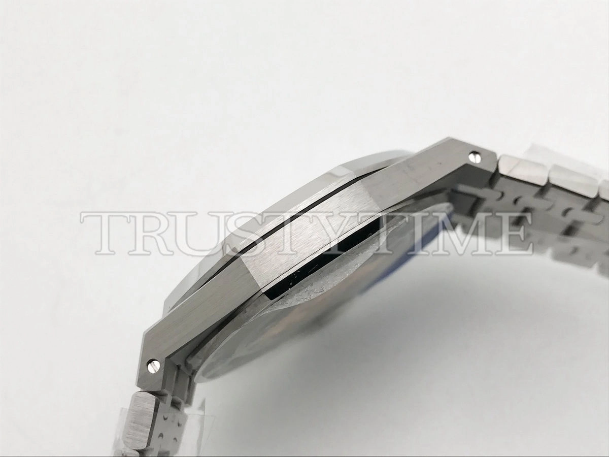 Копия часов Audemars Piguet Royal Oak Silver MAD Paris Edition Customized 1017 ALYX 9SM