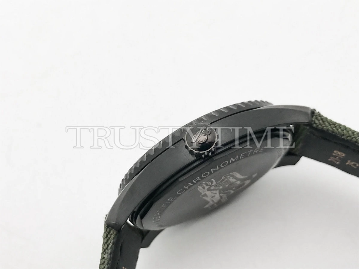 Копия часов Breitling Aviator 8 Automatic Curtiss Warhawk 41 M173152A1L1X2