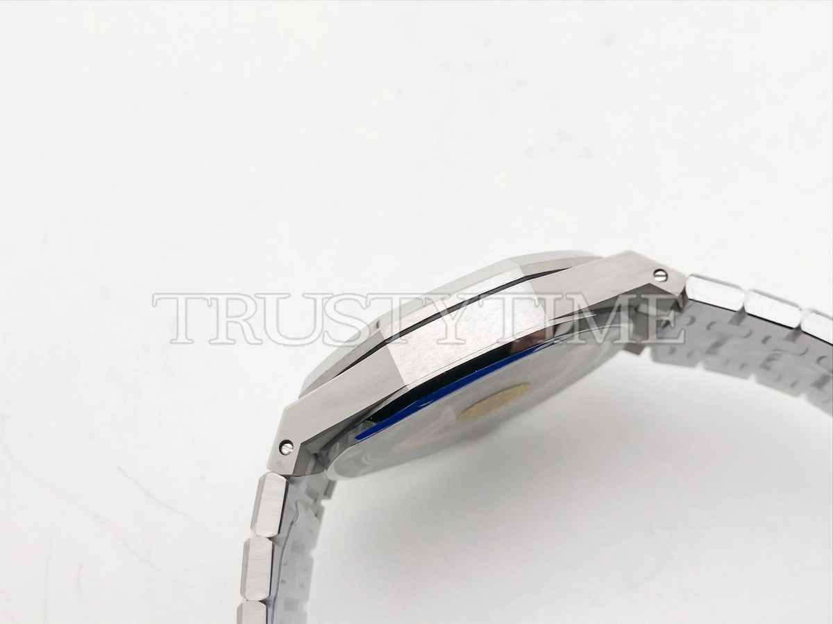 Копия часов Audemars Piguet Royal Oak Selfwinding II 15500ST.OO.1220ST.03