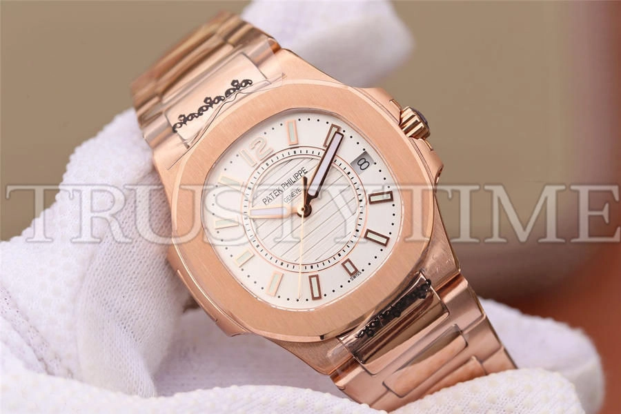 Копия часов Patek Philippe Nautilus Ladies 32mm 7011/1R-001