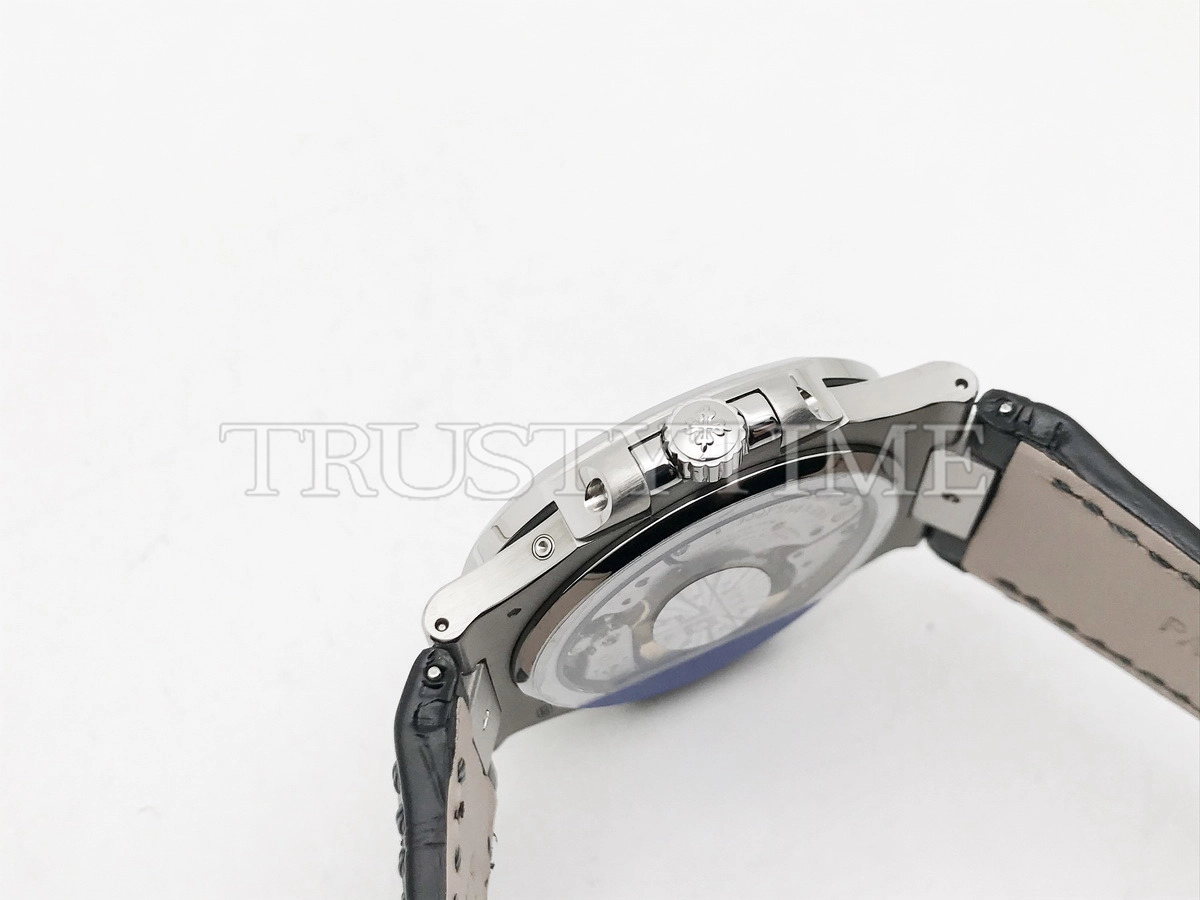 Копия часов Patek Philippe Nautilus Power Reserve Moonphase 40mm 5724G-001