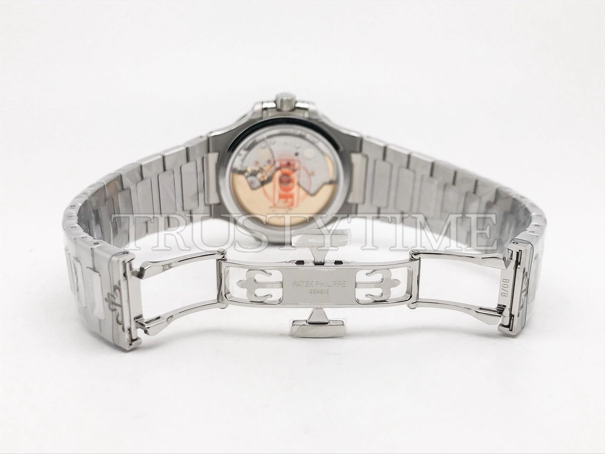 Копия часов Patek Philippe Nautilus Ladies 35mm 7118/1200A-001