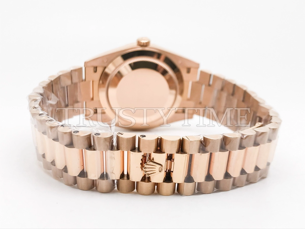 Копия часов Rolex Day-Date 40mm 228235-0032