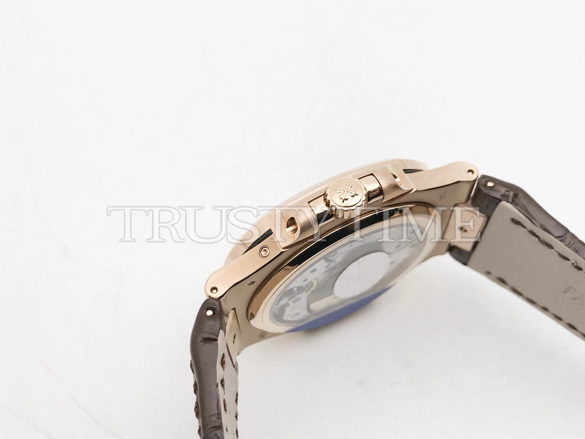 Копия часов Patek Philippe Nautilus Power Reserve Moonphase 40mm 5724R-001