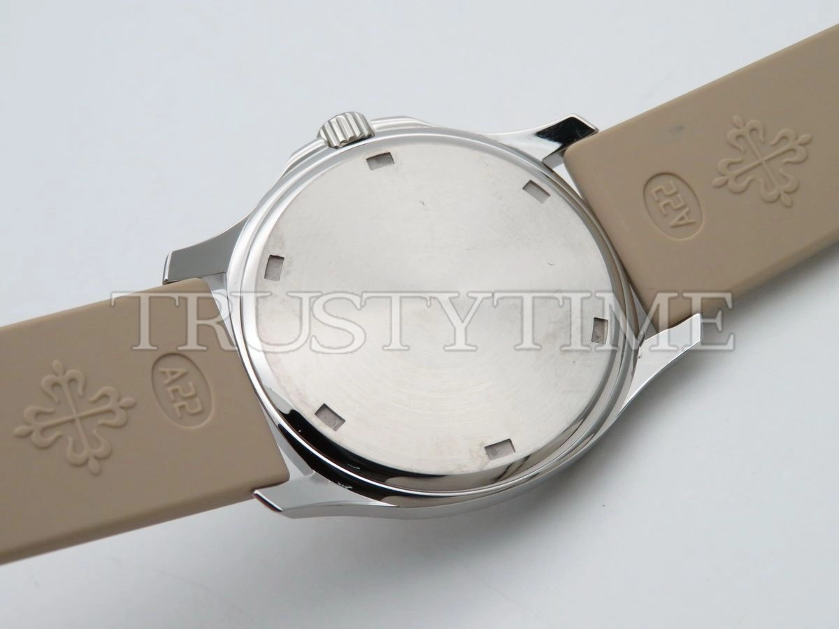 Копия часов Patek Philippe Aquanaut Quartz Ladies 35mm 5067A-020