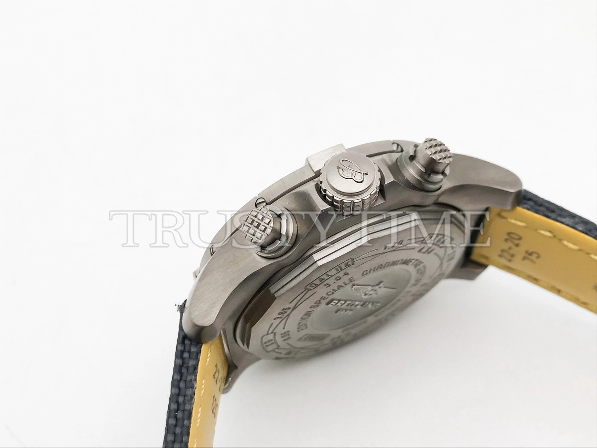 Копия часов Breitling Avenger Bandit Chronograph 45 E13383101M2W1