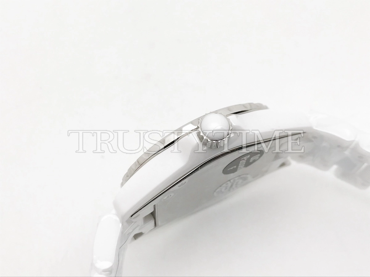 Копия часов Chanel J-12 White Diamond Dial 38 H1629