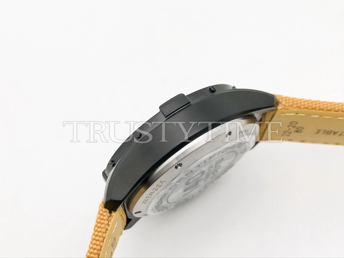 Копия часов Breitling Aneger B01 Chronograph 44 Night Mission SB0147101I1X1