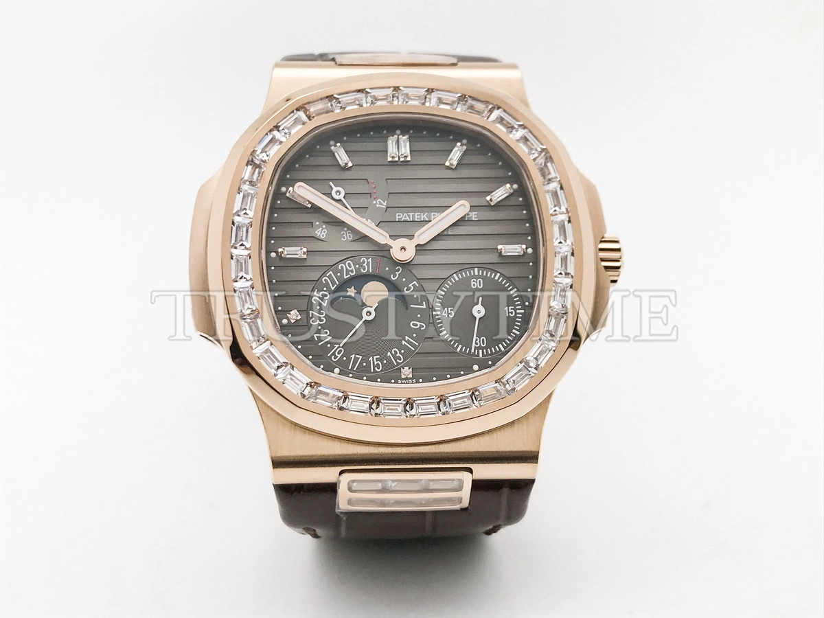 Копия часов Patek Philippe Nautilus Power Reserve Moonphase 40mm 5724R-001
