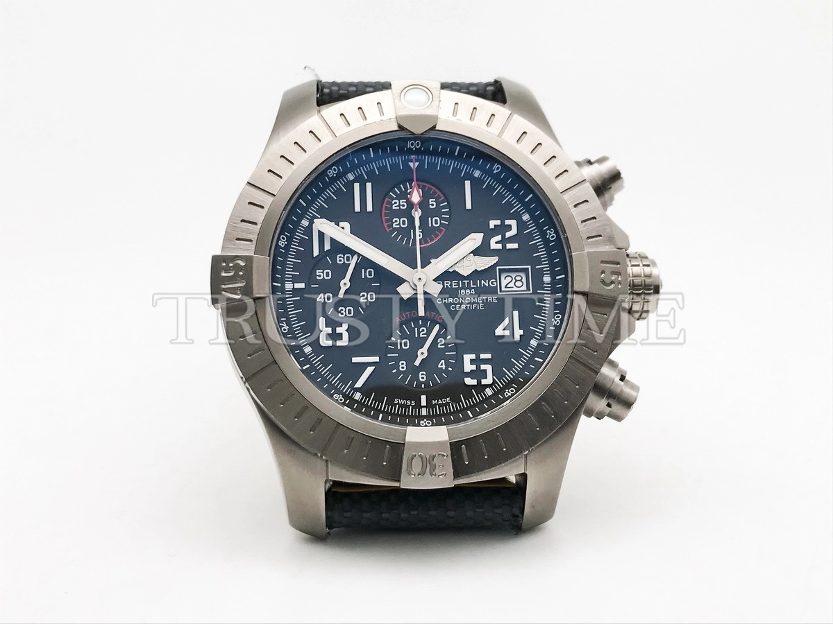 Копия часов Breitling Avenger Bandit Chronograph 45 E13383101M2W1