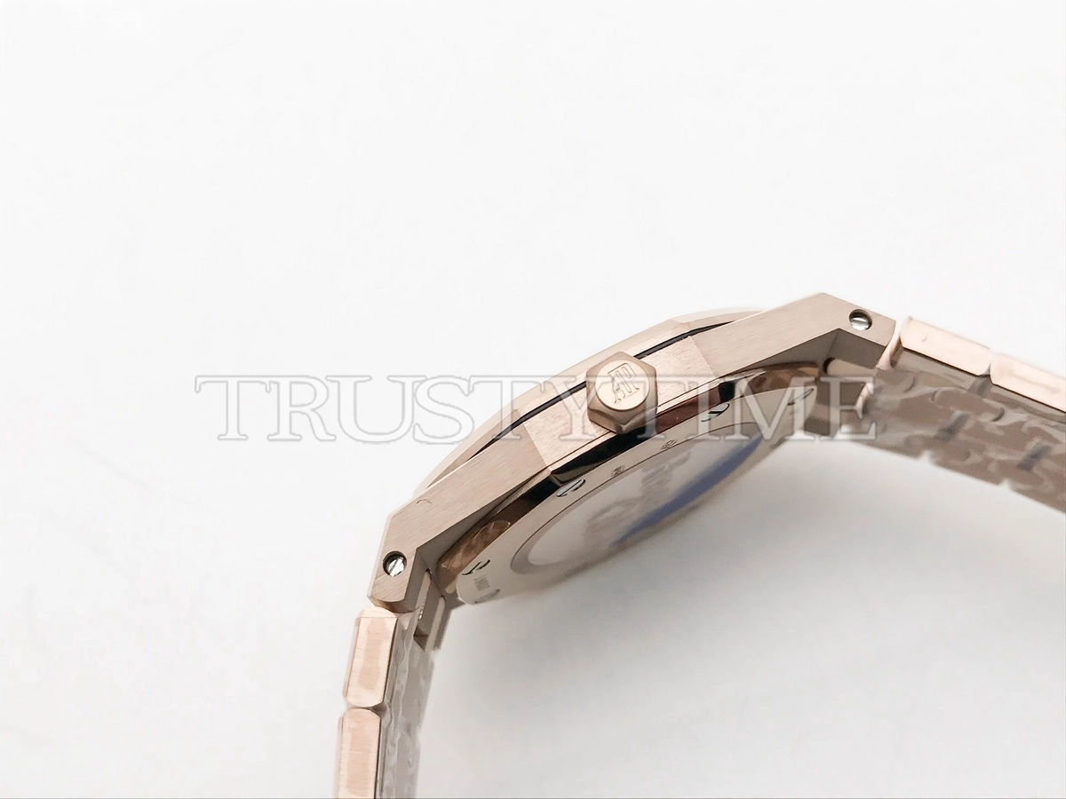 Копия часов Audemars Piguet Royal Oak Ladies 33mm 67651OR.ZZ.1261OR.02