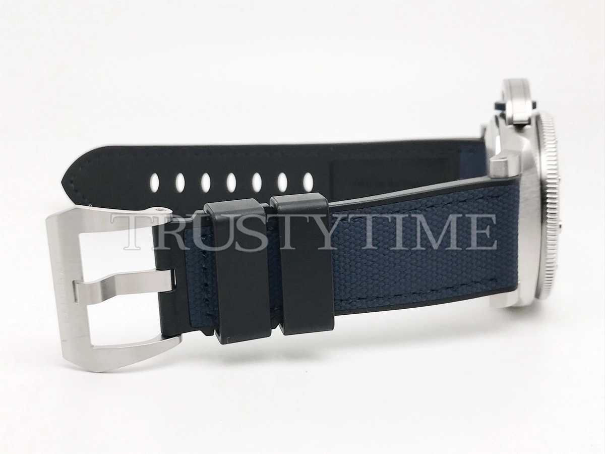 Копия часов Panerai Submersible QuarantaQuattro Luna Rossa 44mm PAM01391