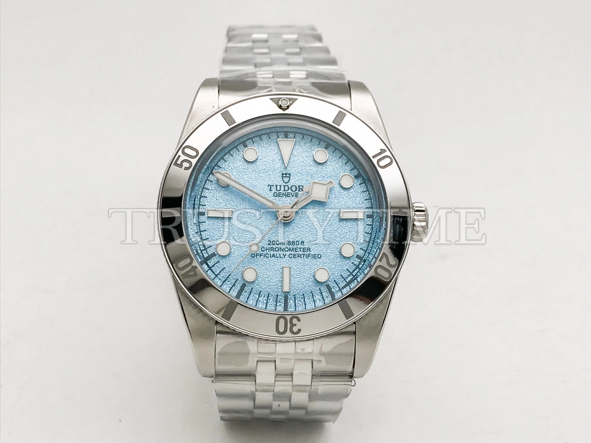 Копия часов Tudor Black Bay 54 «Lagoon Blue» 37mm M79000-0001