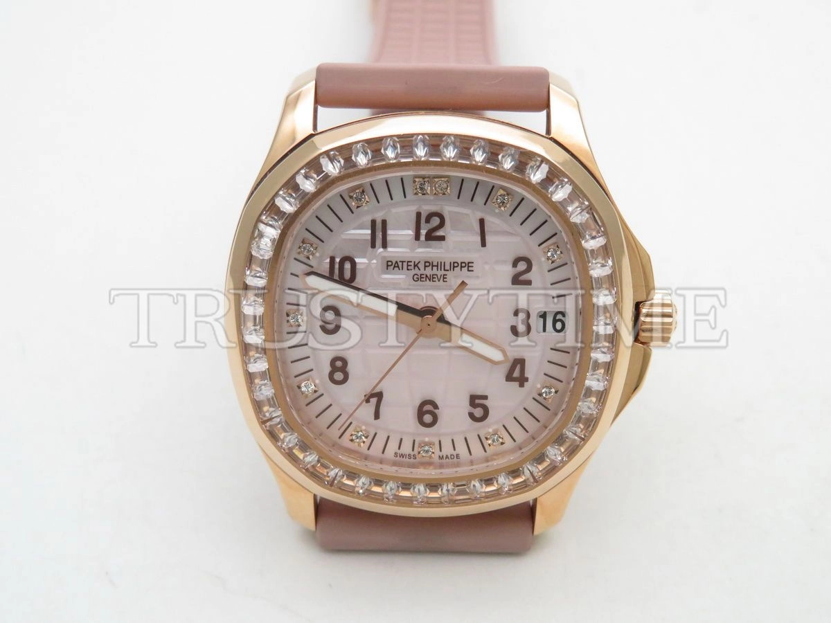 Копия часов Patek Philippe Aquanaut Automatic Ladies 35mm 5072R-001