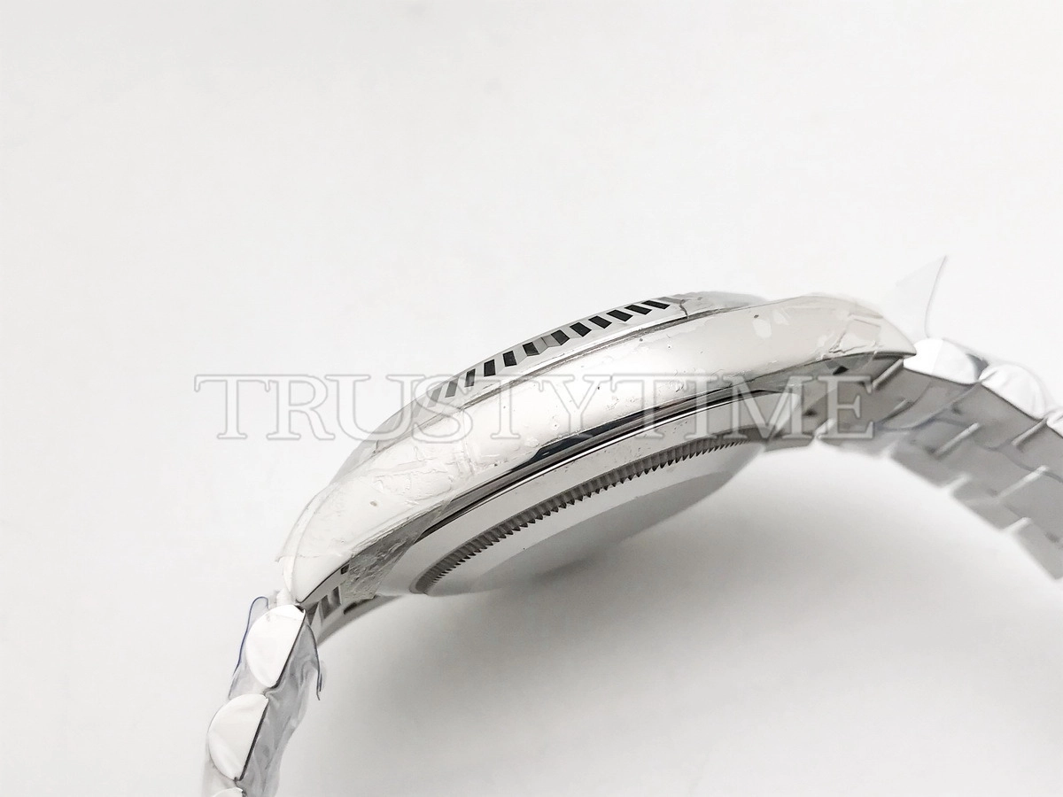 Копия часов Rolex Day-Date 40mm 228239-0076