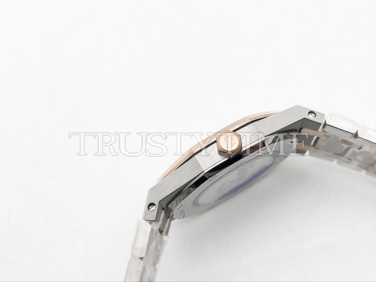 Копия часов Audemars Piguet Royal Oak Ladies 33mm 67651SR.ZZ.1261SR.01