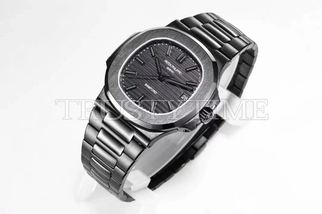 Копия часов Patek Philippe Nautilus 40mm Bamford 5711
