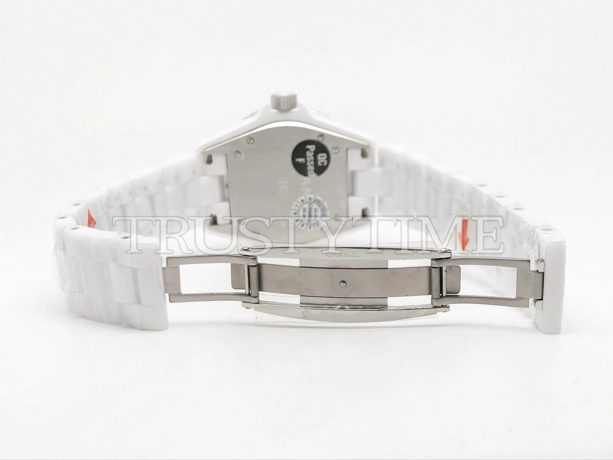 Копия часов Chanel J-12 White Diamond Dial 38 H1629