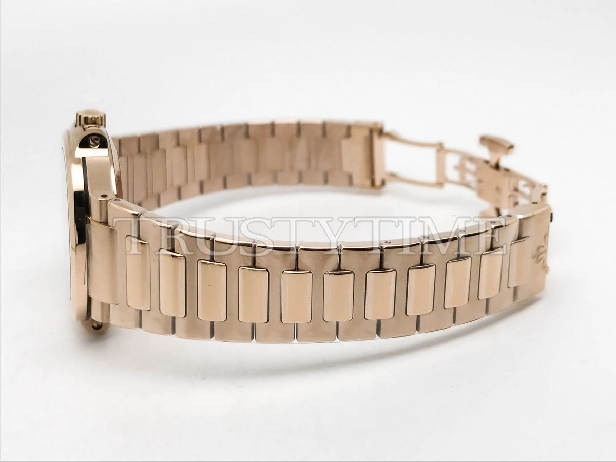 Копия часов Patek Philippe Nautilus Ladies 35mm 7118/1R-001