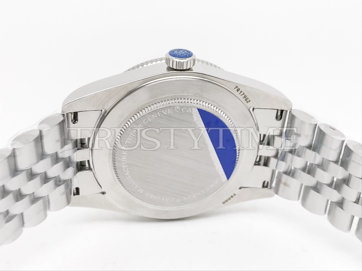 Копия часов Tudor Black Bay 54 37mm M79000N-0001 Арт.TD-0859