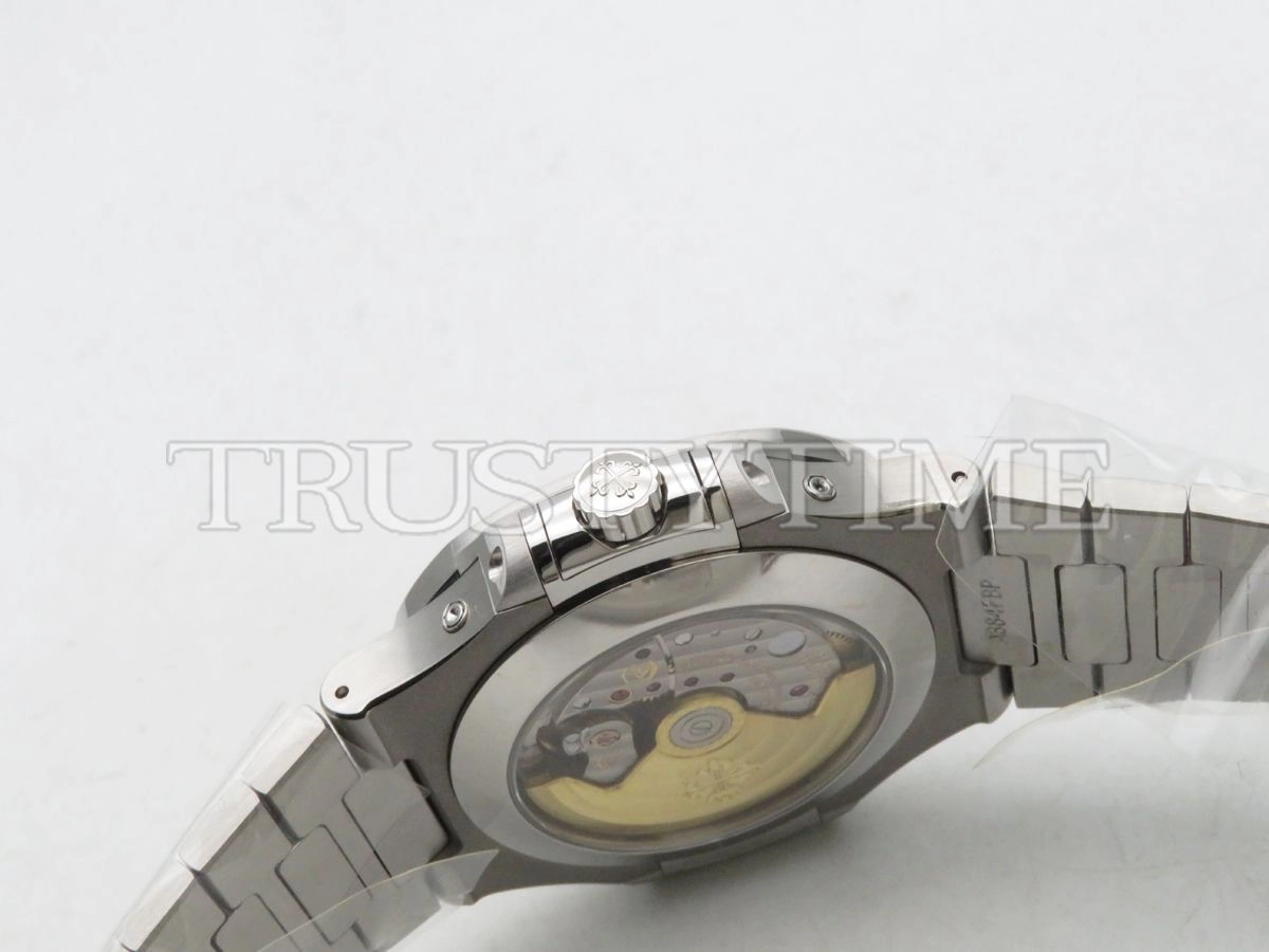 Копия часов Patek Philippe Nautilus Annual Calendar 40,5mm 5726/1A-001