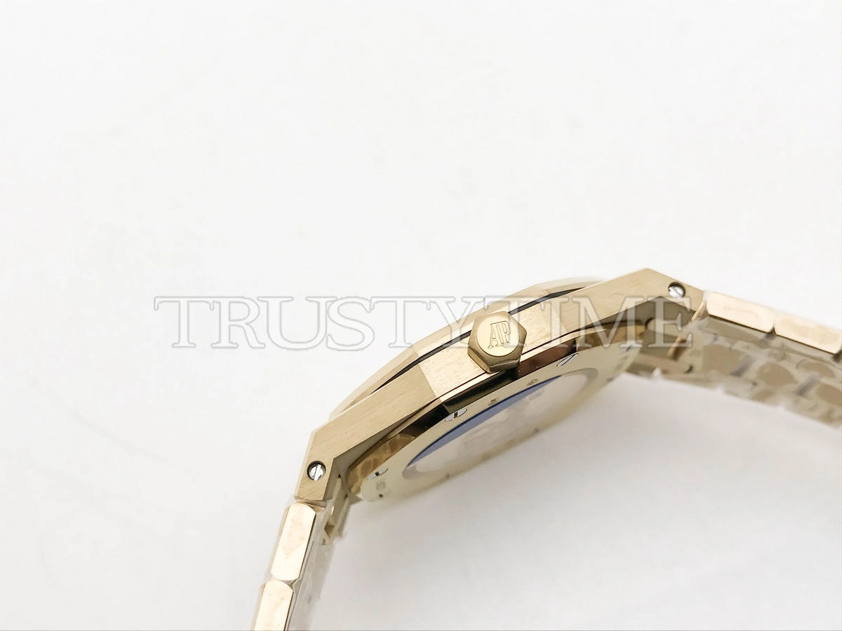Копия часов Audemars Piguet Royal Oak Ladies 33mm 67651BA.ZZ.1261BA.01