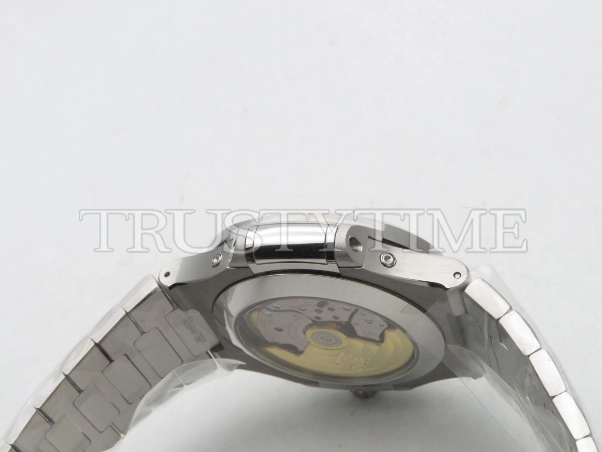 Копия часов Patek Philippe Nautilus Annual Calendar 40,5mm 5726/1A-001