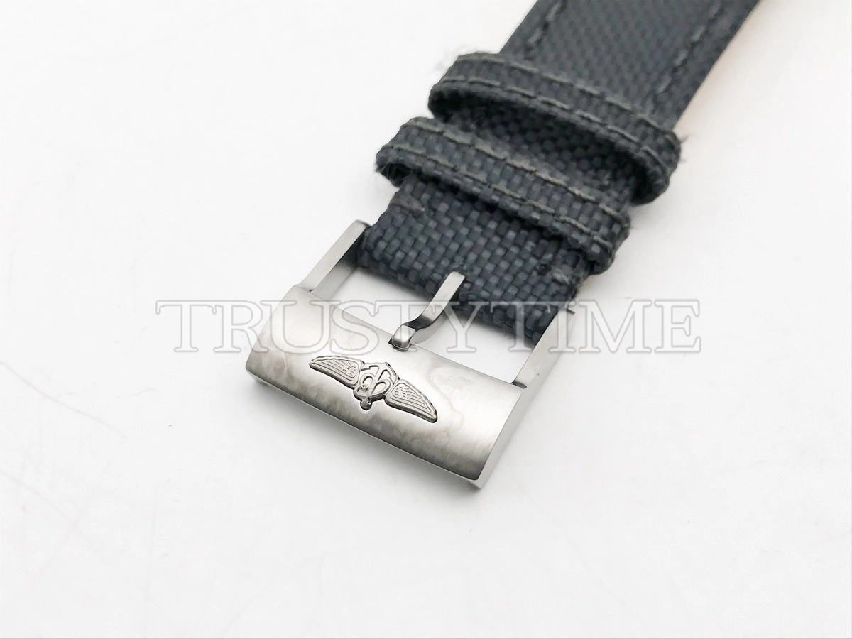 Копия часов Breitling Avenger Bandit Chronograph 45 E13383101M2W1