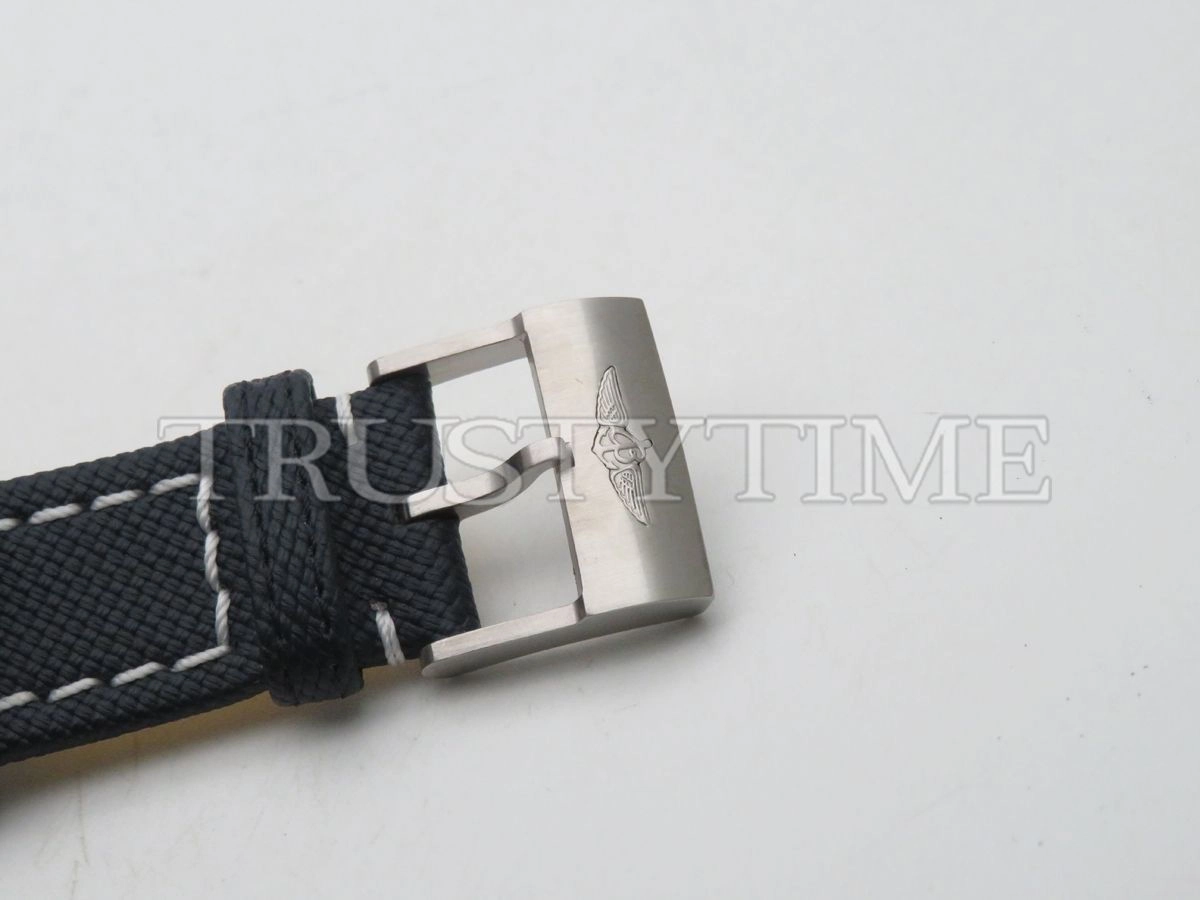 Копия часов Breitling Avenger Automatic GMT 43 A32395101C1X1